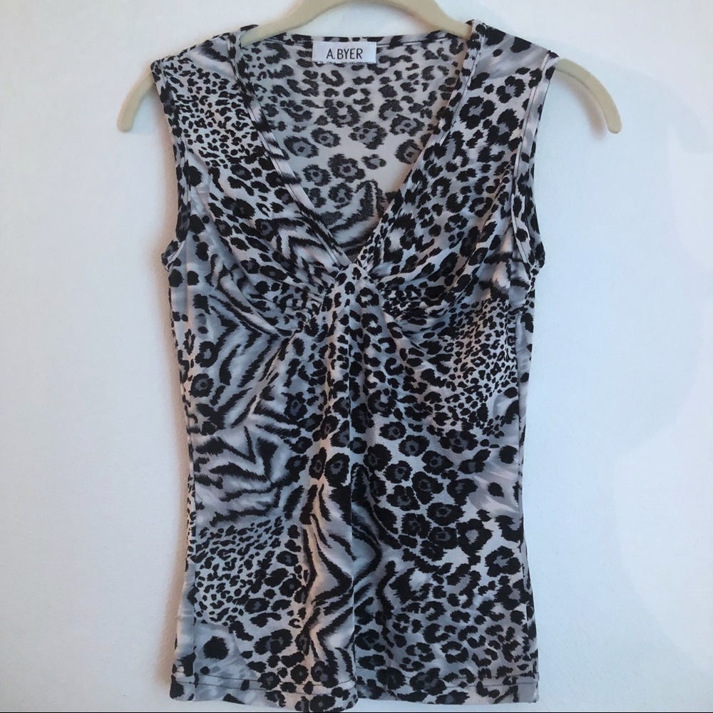 A. Byer Animal print b&w V neck tank top/blouse, M